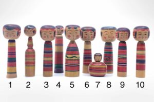 Piccole kokeshi Yajiro con sonaglio