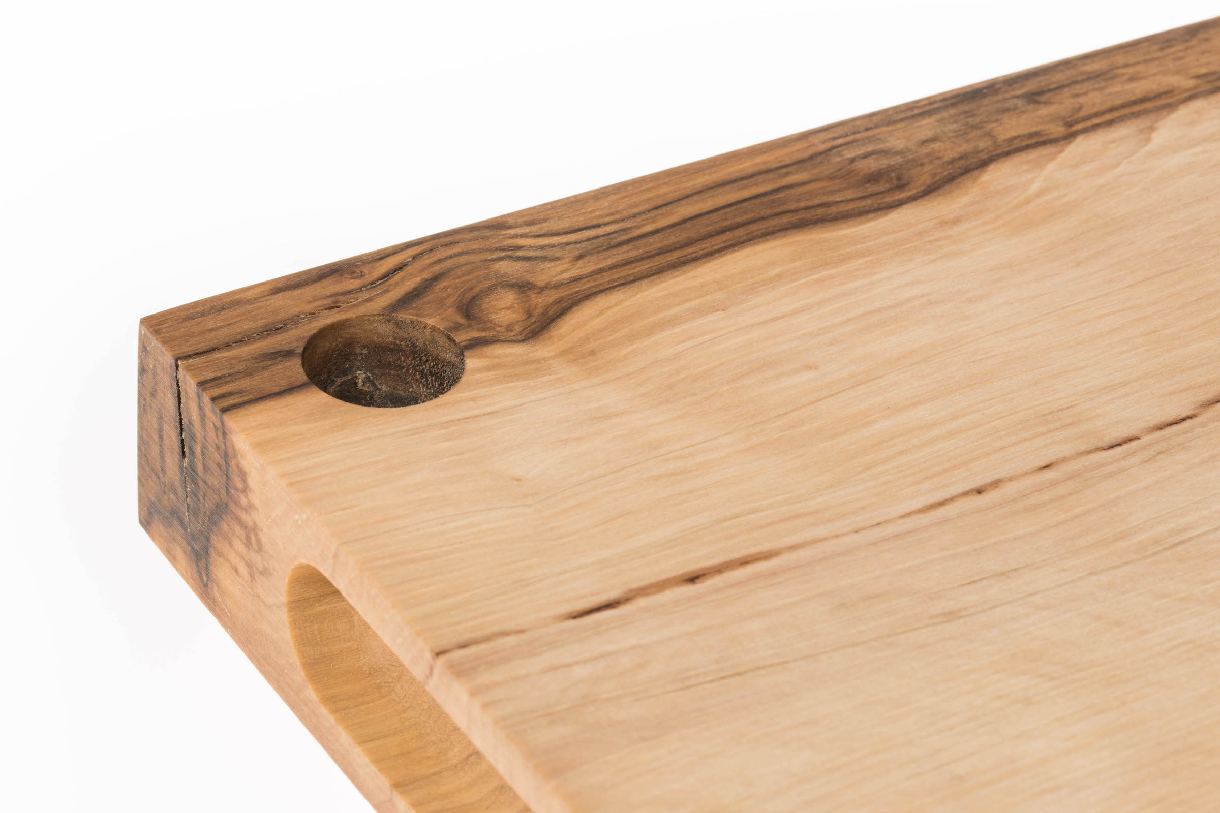 Tagliere Sardo-carpino-dettaglio-buco Tagliere sardo carpino dettaglio buco