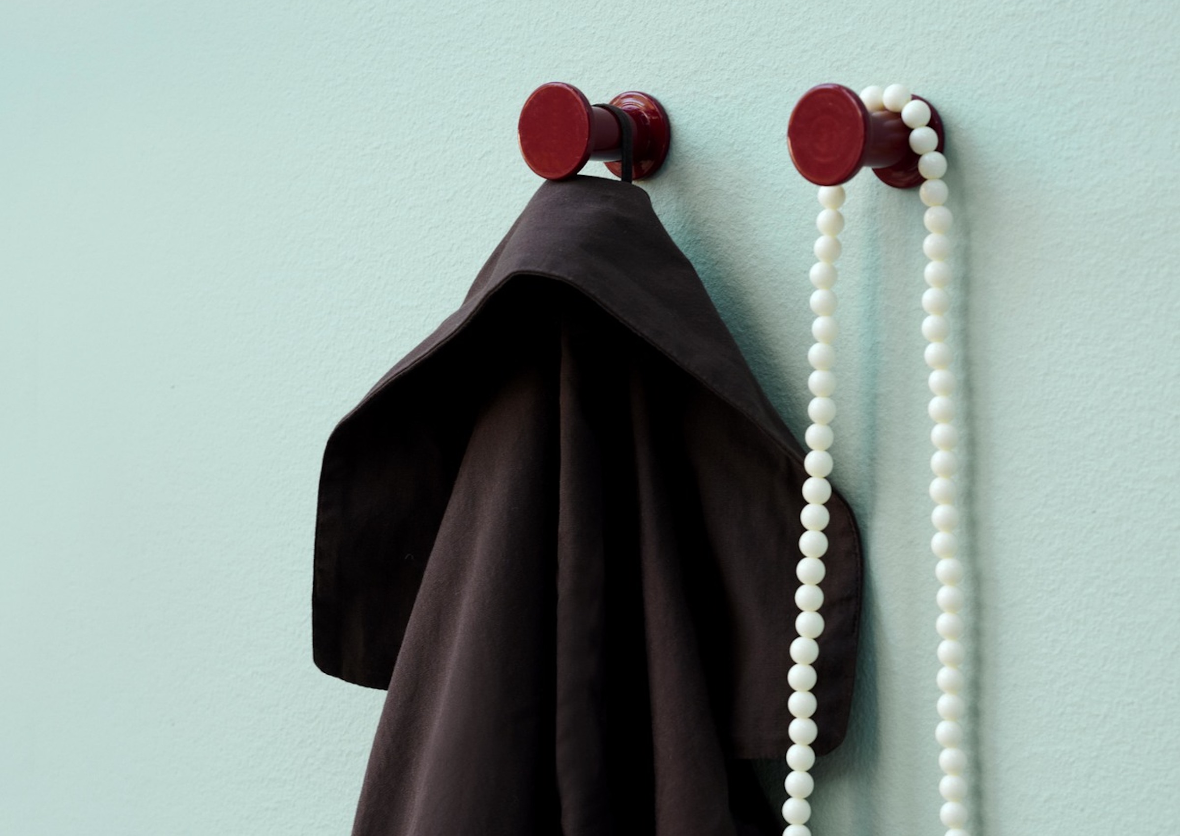 Vud-HAY-Bolt Hooks set of 2 red 01