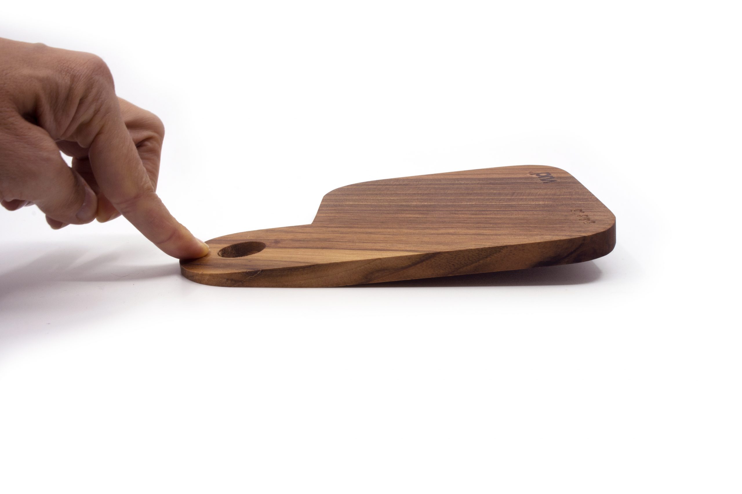 serieB_13x13_noce_02-scaled Tagliere Vud Serie B 13x13 noce dettaglio mano Trieste