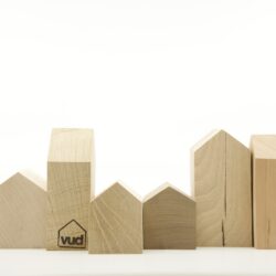 Vud houses small